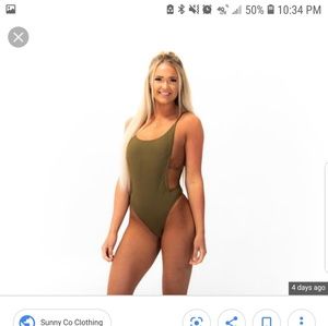 Pamela sunny suit in green and red